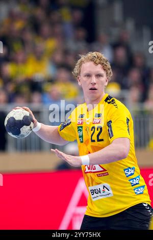 Heidelberg, Deutschland. Dezember 2024. Gustav Davidsson (RNL, 22), am Ball, Einzelbild, Einzelfoto, Aktion, 19.12.2024, Heidelberg (Deutschland), Handball, DHB-Pokal, Viertelfinale, Rhein-Neckar Löwen - ThSV Eisenach Credit: dpa/Alamy Live News Stockfoto