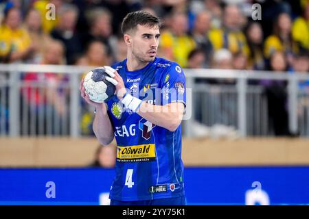 Heidelberg, Deutschland. Dezember 2024. Filip Vistorop (ThSV, 4), am Ball, Einzelbild, Einzelfoto, Aktion, 19.12.2024, Heidelberg (Deutschland), Handball, DHB-Pokal, Viertelfinale, Rhein-Neckar Löwen - ThSV Eisenach Credit: dpa/Alamy Live News Stockfoto