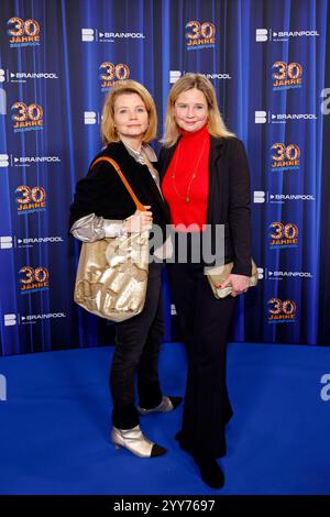 Schauspielerin Annette Frier und ihre Schwester Managerin Sabine Frier bei 30 Jahren Brainpool im Cinedom. Köln, 20.12.2024 NRW Deutschland *** Schauspielerin Annette Frier und ihre Schwester Managerin Sabine Frier bei 30 Jahren Brainpool im Cinedom Köln, 20 12 2024 NRW Deutschland Copyright: XChristophxHardtx Stockfoto