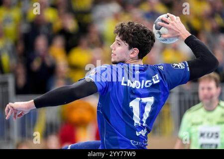 Heidelberg, Deutschland. Dezember 2024. Marko Grgic (ThSV, 17), am Ball, Einzelbild, Einzelfoto, Aktion, 19.12.2024, Heidelberg (Deutschland), Handball, DHB-Pokal, Viertelfinale, Rhein-Neckar Löwen - ThSV Eisenach Credit: dpa/Alamy Live News Stockfoto