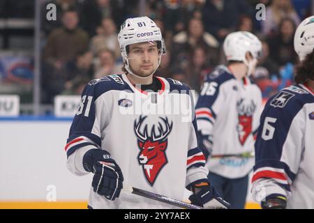 Sankt Petersburg, Russland. Dezember 2024. Arseny Varlakov (81) Torpedo Hockey Club in Aktion während des Hockeyspiels Kontinental Hockey League 2024/2025 zwischen SKA Sankt Petersburg und Torpedo Nischni Nowgorod in der SKA Arena. (Endpunktzahl; SKA St. Petersburg 6:4 Torpedo Nischni Nowgorod) (Foto: Maksim Konstantinov/SOPA Images/SIPA USA) Credit: SIPA USA/Alamy Live News Stockfoto