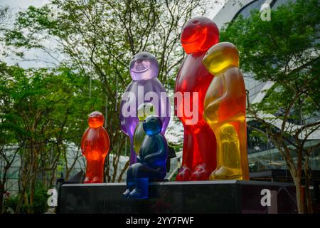 Die Skulptur der Jelly Baby Family, gezeigt auf der Orchard Road, Singapur Stockfoto