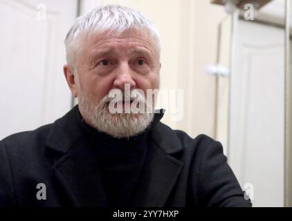 Nicht exklusiv: KIEW, UKRAINE - 18. DEZEMBER 2024 - Volkskünstler der Ukraine, Schauspieler des Nationalen Akademischen Theaters Lesya Ukrainka Stanislav B. Stockfoto