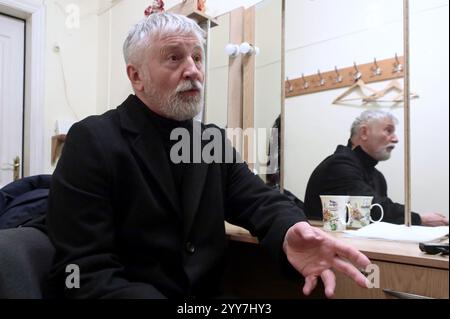 Nicht exklusiv: KIEW, UKRAINE - 18. DEZEMBER 2024 - Volkskünstler der Ukraine, Schauspieler des Nationalen Akademischen Theaters Lesya Ukrainka Stanislav B. Stockfoto