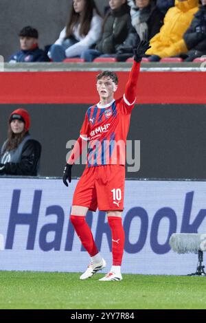 Heidenheim, Deutschland. Dezember 2024. Heidenheim, Deutschland 19. Dezember 2024: UEFA Conference League - 2024/2025 - 1.FC Heidenheim gegen FC St. Gallen 1879 im Bild: Paul Wanner (FC Heidenheim) Credit: dpa/Alamy Live News Stockfoto