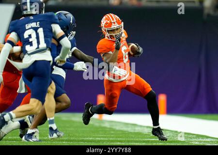 New Orleans, Louisiana. Dezember 2024. Sam Houston State Wide Receiver Noah Smith (6) trägt den Ball während der ersten Hälfte des New Orleans Bowl College-Fußballspiels zwischen den Sam Houston State Bearkats und den Georgia Southern Eagles am 19. Dezember 2024 in New Orleans, Louisiana. Quelle: dpa/Alamy Live News Stockfoto