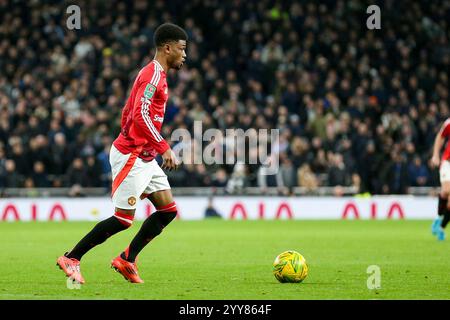 London, Großbritannien. Dezember 2024. Manchester United Mittelfeldspieler Amad Diallo (16) während des Tottenham Hotspur FC gegen Manchester United FC Carabao Cup Quater-Final-Spiels im Tottenham Hotspur Stadium, London, England, Vereinigtes Königreich am 19. Dezember 2024 Credit: Every Second Media/Alamy Live News Stockfoto