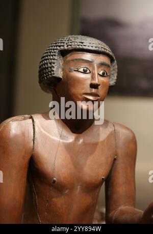 Alte ägyptische Holzstatue von Shemes. 1. Zwischenzeit - Mittleres Königreich. Dynastie XI-XII (ca. 2050-1947). Grab von Shemes. Von Asyut. Ägyptisch Stockfoto