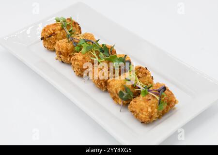 Typisch spanische Kroketten gefüllt mit Meeresfrüchten Stockfoto