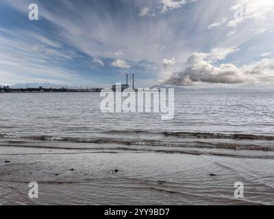 Blick über die Bucht von Cockenzie Kraftwerksschornsteinen, jetzt abgerissen, Firth of Forth, Schottland, Großbritannien Stockfoto