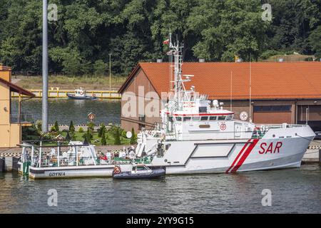 Polnisches Rettungsschiff SAR Gdynia an einem Kai im Hafen von Swinoujscie, Westpommern, Polen, Osteuropa, Europa Stockfoto
