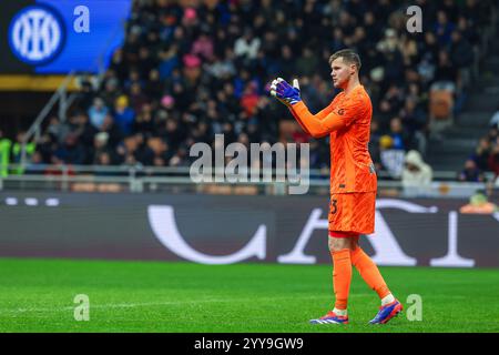 Mailand, Italien. Dezember 2024. Josep Martinez vom FC Internazionale Gesten während des Fußballspiels Coppa Italia 2024/25 zwischen dem FC Internazionale und Udinese Calcio im San Siro Stadium Credit: dpa/Alamy Live News Stockfoto