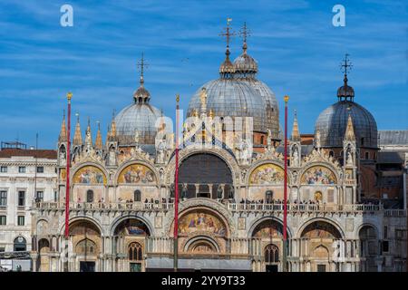 Markusdom in Venedig, Italien. Patriarchale Kathedrale Markusdom, byzantinische, romanische und gotische Architektur. Stockfoto