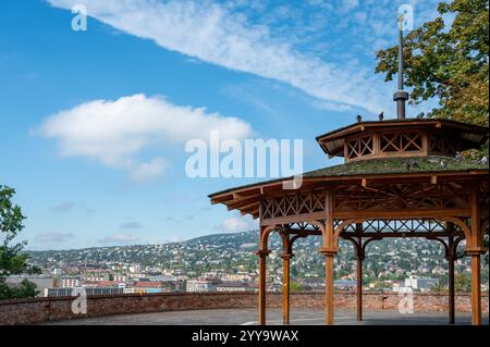 Wunderschöner Blick auf Budapest während des Tages bei sonnigem Wetter. Hochwertige Fotos Stockfoto