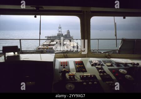 Erster Golfkrieg: 20. März 1991 der Blick von der Brücke des RFA Sir Galahad (L3005) während der Minenräumarbeiten im Persischen Golf. Stockfoto