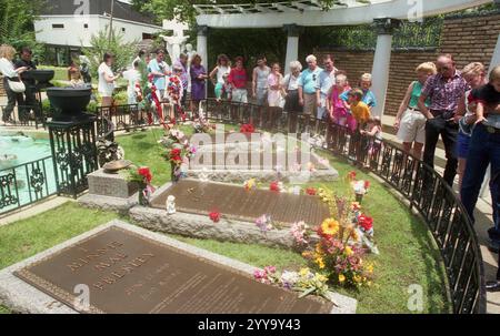 Memphis, Tennessee, USA, cca. 1994. Das Grab von Elvis Presley auf dem Gelände von Graceland. Stockfoto