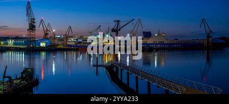 Werft in der Abenddämmerung. El Astillero, Kantabrien. Spanien Stockfoto