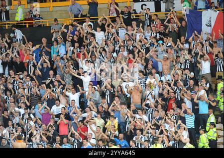 Newcastle vereinte die Auswärtsfans in Molineux. Barclays Premier League - Wolverhampton Wanderers gegen Newcastle United Stockfoto