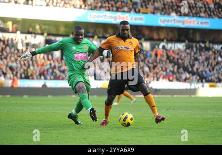 Sylvan Ebanks-Blake von Wolverhampton Wanderers und Richard Kingson von Blackpool. Barclays Premier League - Wolverhampton Wanderers - Blackpool Stockfoto