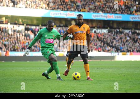 Sylvan Ebanks-Blake von Wolverhampton Wanderers und Richard Kingson von Blackpool. Barclays Premier League - Wolverhampton Wanderers - Blackpool Stockfoto