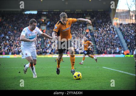 Christophe Berra von Wolverhampton Wanderers und Ian Evatt von Blackpool. Barclays Premier League - Wolverhampton Wanderers - Blackpool Stockfoto