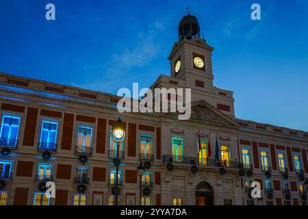 Uhr der Puerta del Sol, Platz, während der Feiertage, Madrid, Spanien. dezember 2024 Stockfoto