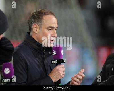 München, Deutschland, 20. Dezember 2024: Fussball, Herren, Bundesliga, Saison 2024/2025, FC Bayern München - RB Leipzig, Allianz Arena Oliver Mintzlaff, Aufsichtsratsvorsitzender (RB Leipzig) beim Interview, Kopf, Portrait DFB, DFL Vorschriften verbieten jede Verwendung von Fotografien als Bildsequenzen und/oder Quasi-Video Stockfoto