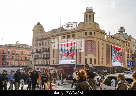 Cines Callao, Kino, mit Publikum am Callao Square, Spanien. Stockfoto