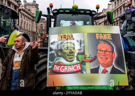 Bauern, die über die neuen Steueränderungen der Regierung verärgert sind, bringen ihre Traktoren nach Whitehall, um 600 Eine Traktorparade in Westminster, London, Großbritannien, zu veranstalten. Stockfoto