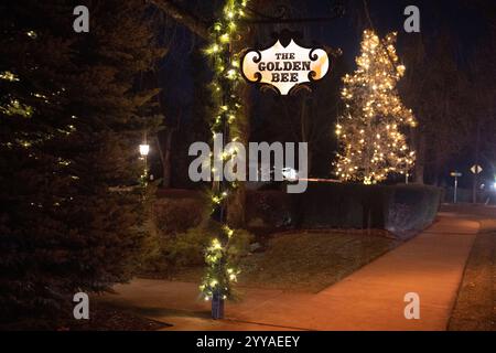 Weihnachtsbeleuchtung im Broadmoor Hotel und Golden Bee, einem erstklassigen Resort und Touristenziel. Dez. 2024 Stockfoto