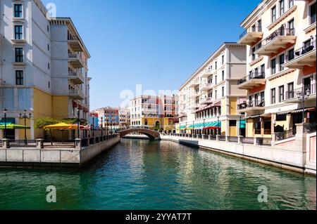 Katar. Doha. Bezirk Little Venice. Brücke, wie die Rialto-Brücke. Hochwertige Fotos Stockfoto