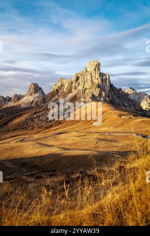 Passo Giau in den italienischen Dolomiten bei Sonnenuntergang Stockfoto