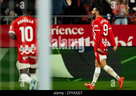 Girona, Spanien. Dezember 2024. Abel Ruiz (Girona FC) feiert, nachdem er am 20. Dezember 2024 im Montilivi-Stadion in Girona, Spanien, während des Fußballspiels La Liga zwischen Girona FC und Real Valladolid CF einen Treffer erzielte. Foto: Siu Wu Credit: dpa/Alamy Live News Stockfoto