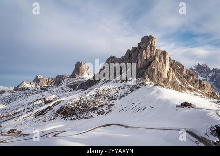 Passo Giau in den italienischen Dolomiten bei Sonnenuntergang Stockfoto