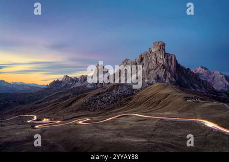 Passo Giau in den italienischen Dolomiten bei Sonnenuntergang Stockfoto