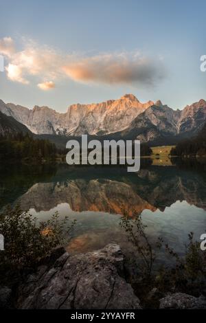 Lago di Fusine in den Dolomiten, Italien Stockfoto