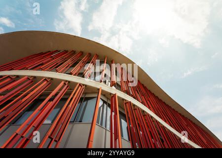 Architekturgebäude in Saragossa in Rot Stockfoto