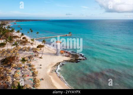 Türkisfarbener weißer Strand in der Dominikanischen Republik Stockfoto