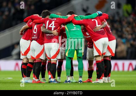 London, Großbritannien. Dezember 2024. Spieler von man Utd drängen sich beim Viertelfinalspiel Tottenham Hotspur FC gegen Manchester United FC Carabao Cup im Tottenham Hotspur Stadium, London, England, Vereinigtes Königreich am 19. Dezember 2024 Credit: Every Second Media/Alamy Live News Stockfoto