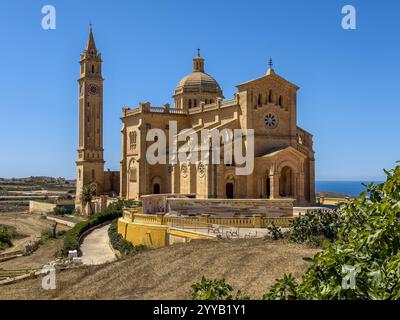 Das Nationalheiligtum der Heiligen Jungfrau von Ta' Pinu Fassade, Gharb, Gozo Island, Malta Stockfoto