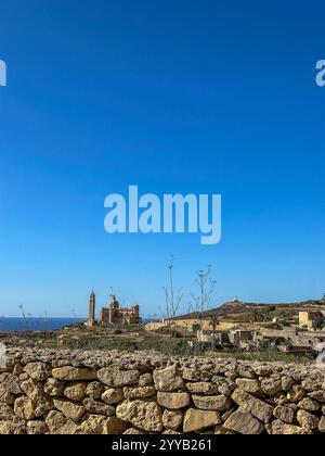 Das Nationalheiligtum der Heiligen Jungfrau von Ta' Pinu Fassade, Gharb, Gozo Island, Malta Stockfoto