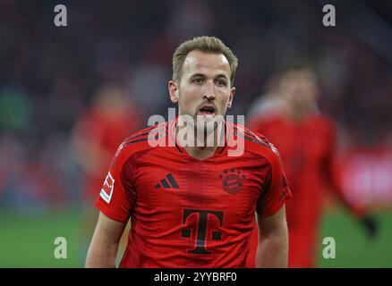 München, Deutschland, 20. Dezember 2024: Fussball, Herren, Bundesliga, Saison 2024/2025, FC Bayern München - RB Leipzig, Allianz Arena Harry Kane (FC Bayern München) Kopf, Portrait, Oberkörper DFB, DFL Vorschriften verbieten jede Verwendung von Fotografien als Bildsequenzen und/oder Quasi-Video Stockfoto