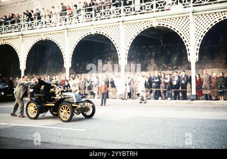 CR 3 Car wird zum Ziel der Rallye von London nach Brighton gefahren, 6. November 1960, Brighton, Sussex, England, Großbritannien Stockfoto