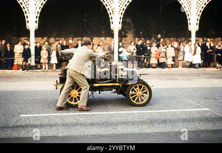 CR 3 Car wird zum Ziel der Rallye von London nach Brighton gefahren, 6. November 1960, Brighton, Sussex, England, Großbritannien Stockfoto