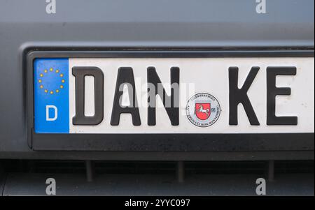 Autokennzeichen eines Autos aus dem Landkreis Lüchow Dannenberg mit dem deutschen Wort „Danke“ Stockfoto