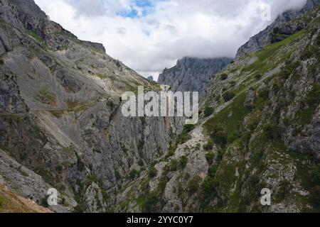 Wandern durch die Cares Gorge, Picos de Europa, Span Stockfoto