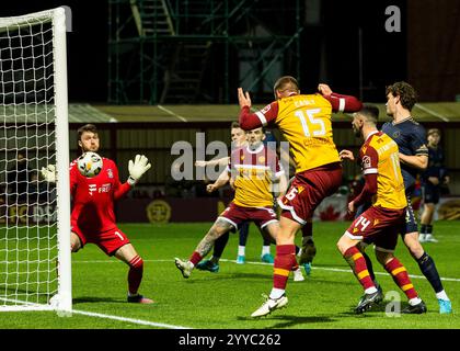 Motherwell, Schottland. 20. Dezember 2024. Dan Casey (15 – Motherwell) macht sich auf den Weg zu Motherwells Eröffnungstreffer Motherwell vs Kilmarnock – Scottish Premiership Credit: Raymond Davies / Alamy Live News Stockfoto