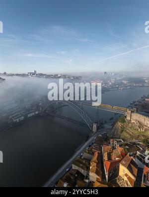 Ponte Dom Luis I Brücke und Douro Fluss, Porto, Porto Bezirk, Portugal Stockfoto