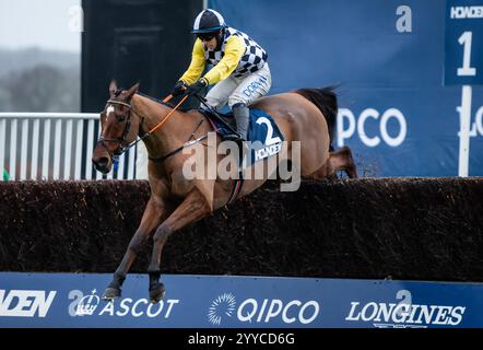 Ascot, Berkshire, Samstag, 21. Dezember 2024; Jungle Boogie und Jockey Darragh O’Keefe, Trainer Henry de Bromhead und Besitzer Malcom C Denmark. Credit JTW equine Images / Alamy Live News Stockfoto