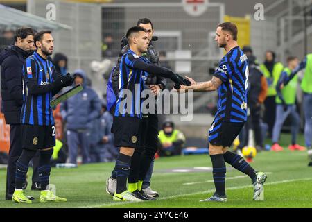 Mailand, Italien. Dezember 2024. Italien, Mailand, 19.12.2024: Ersetzung von Lautaro Martinez (FC Inter) in, Marko Arnautovic (FC Inter) beim Fußballspiel FC Inter gegen Udinese, Coppa Italia Tim 2024:2025, letzte 16, San Siro Stadium. Italien, Mailand, 2024 12 19: FC Inter gegen Udinese, Coppa Italia Tim.2024/2025, Achtelfinale, im San Siro Stadion umstritten. (Kreditbild: © Fabrizio Andrea Bertani/Pacific Press via ZUMA Press Wire) NUR REDAKTIONELLE VERWENDUNG! Nicht für kommerzielle ZWECKE! Stockfoto